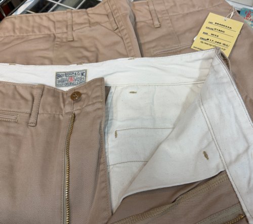 “BUZZ RICKSON'S　ORIGNAN SPEC CHINOS” BR40025A Col：BEIGE*01