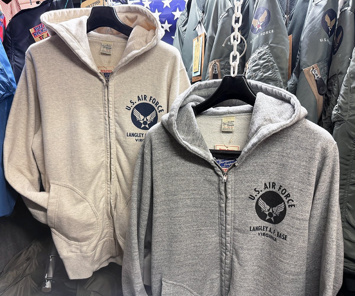 BUZZ RICKSON'S　"U.S.AIR FORCE"のジップアップパーカー“BR65599”です。