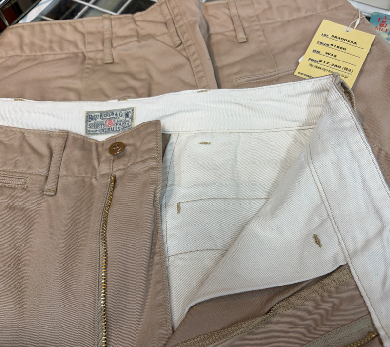 “BUZZ RICKSON'S　ORIGNAN SPEC CHINOS” BR40025A Col：BEIGE*01